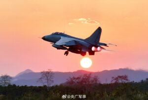 飞机软件中文版:科技与人文的完美交融,为飞行之旅注入亲切感